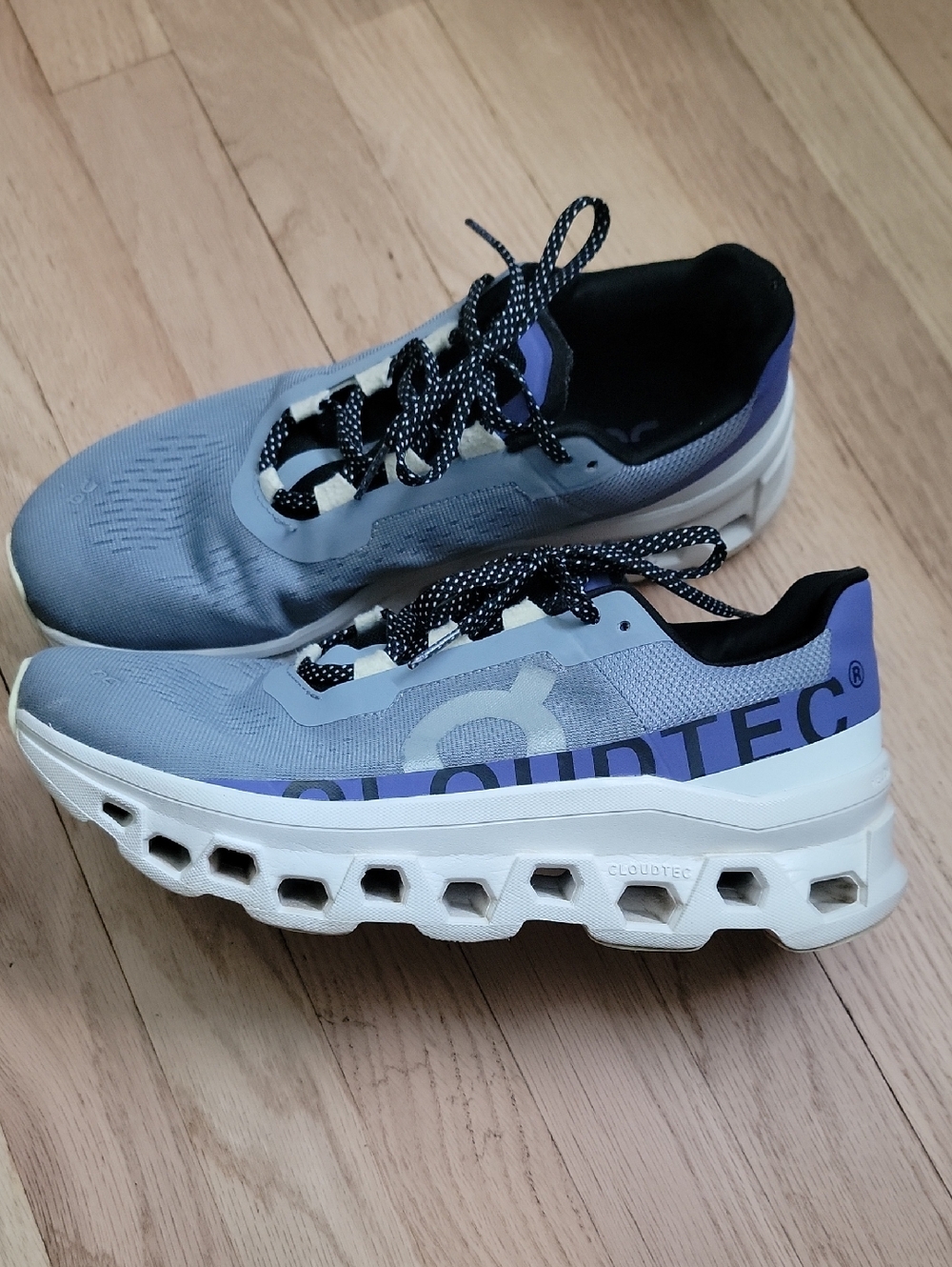 On Cloud Cloudtec Running Shoes